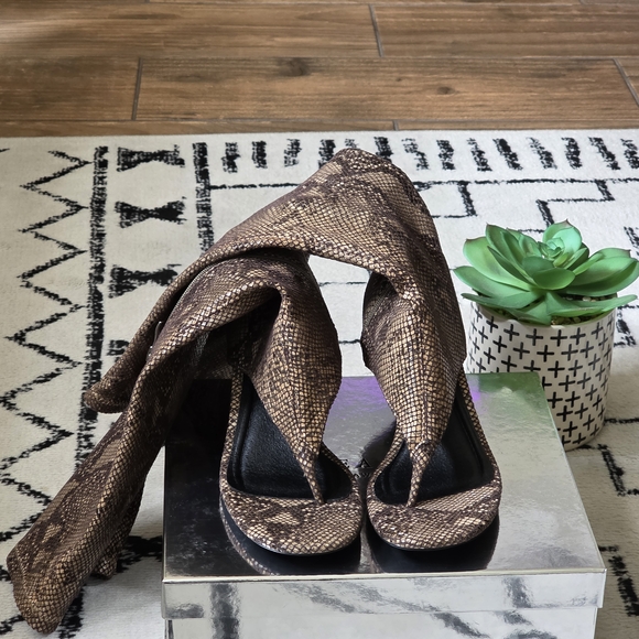 AZALEA WANG CECILE SNAKE SANDAL BOOTS- NEW! NEVER WORN! - Picture 5 of 7